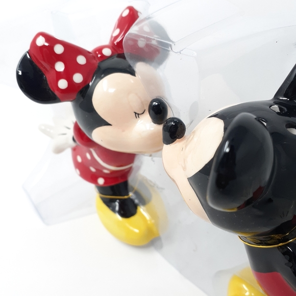 Disney MICKEY Kissing Minnie Mouse Salt & Pepper Shakers Set - Picture 2 of 8